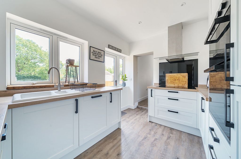 Property photo 3 of 17 1331198-21-688A1c...