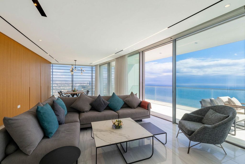 Property photo 2 of 27