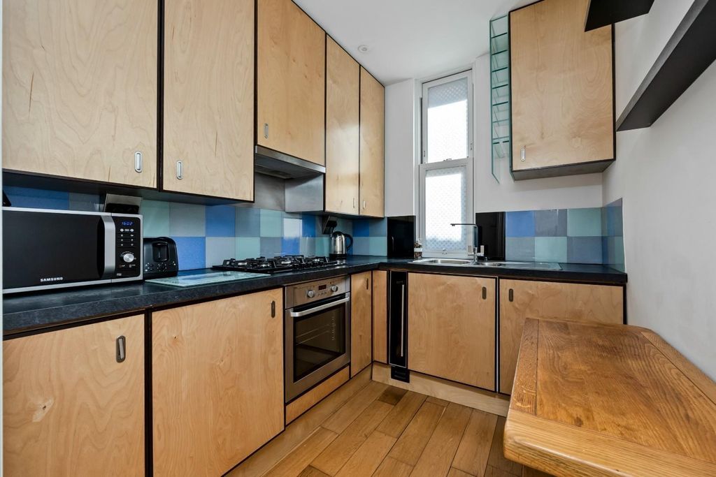 Property photo 3 of 11 Kitchen.Jpg