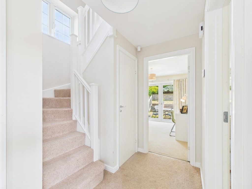 Property photo 2 of 28 Entrance Hall