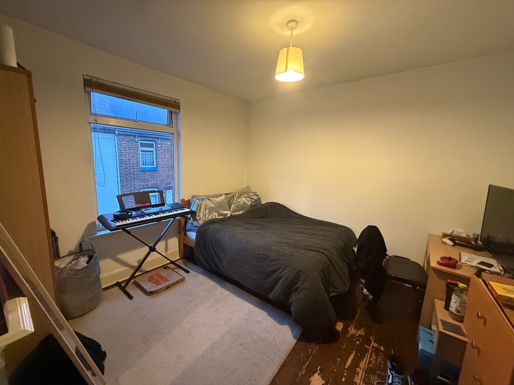 Property photo 2 of 7 Bedroom 2