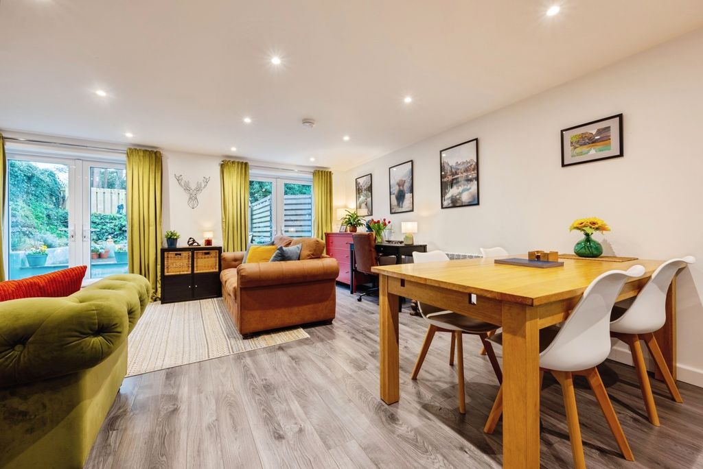 Property photo 3 of 18 Pbox-Img.Jpg