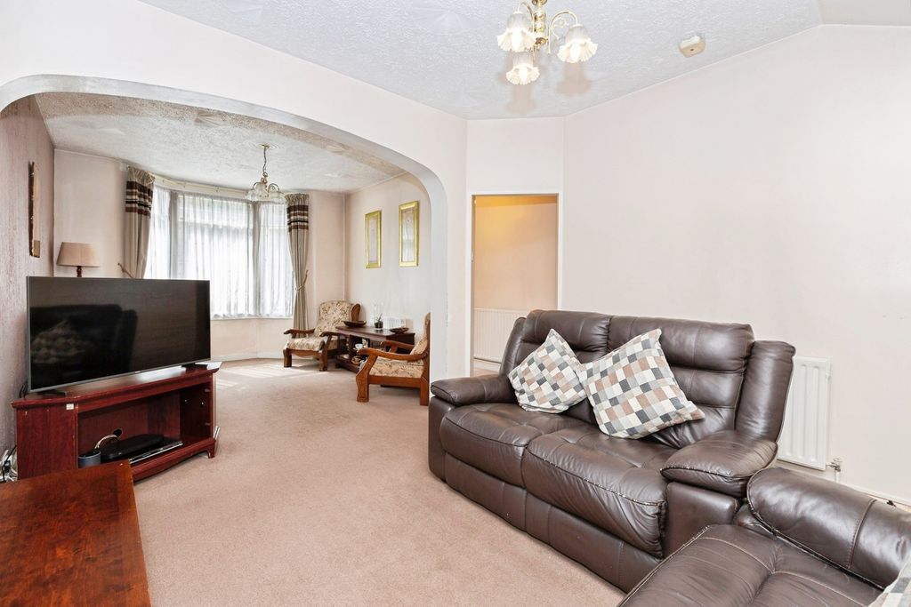 Property photo 2 of 17 Photo