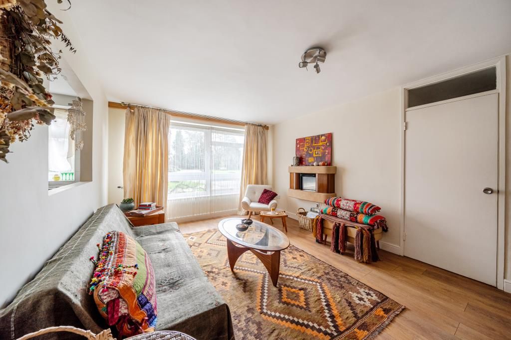 Property photo 2 of 19 Living Room