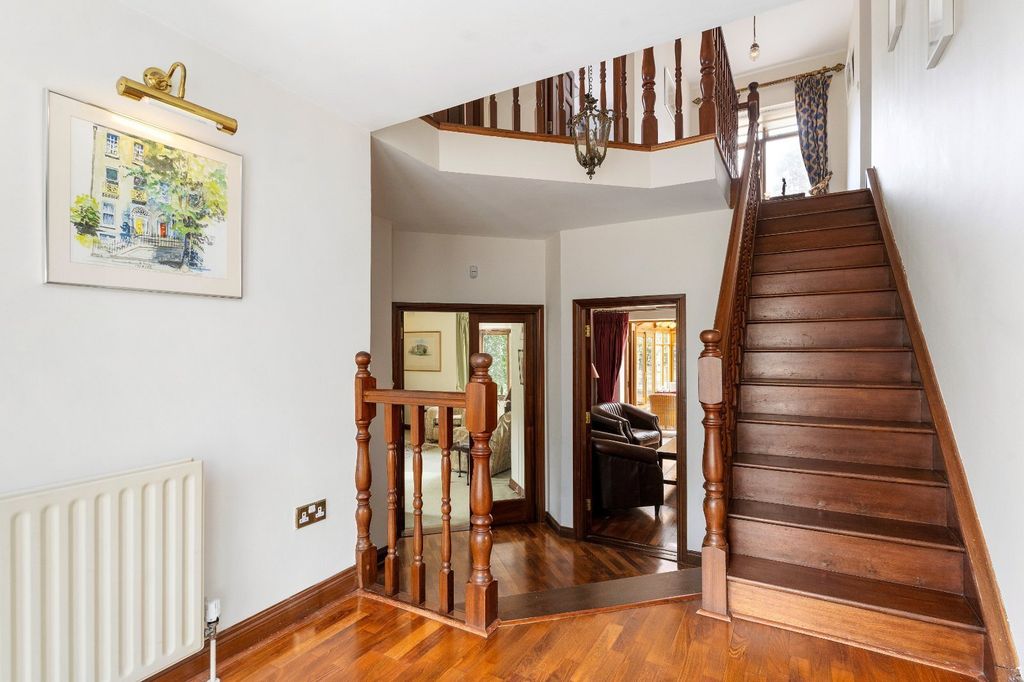 Property photo 2 of 16 Entrance Hall