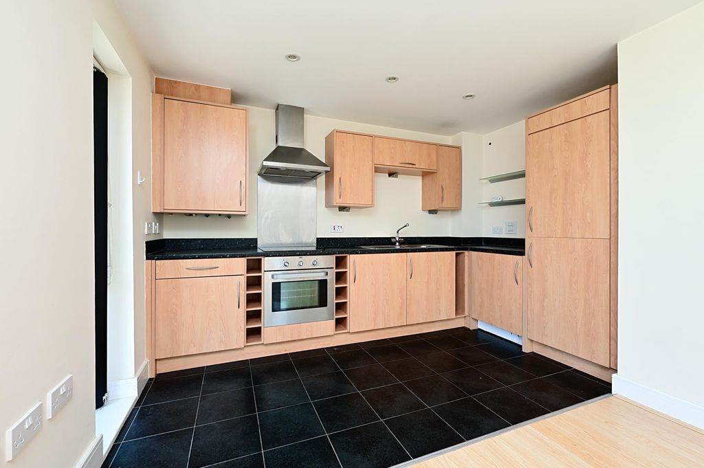 Property photo 3 of 7 Kitchen