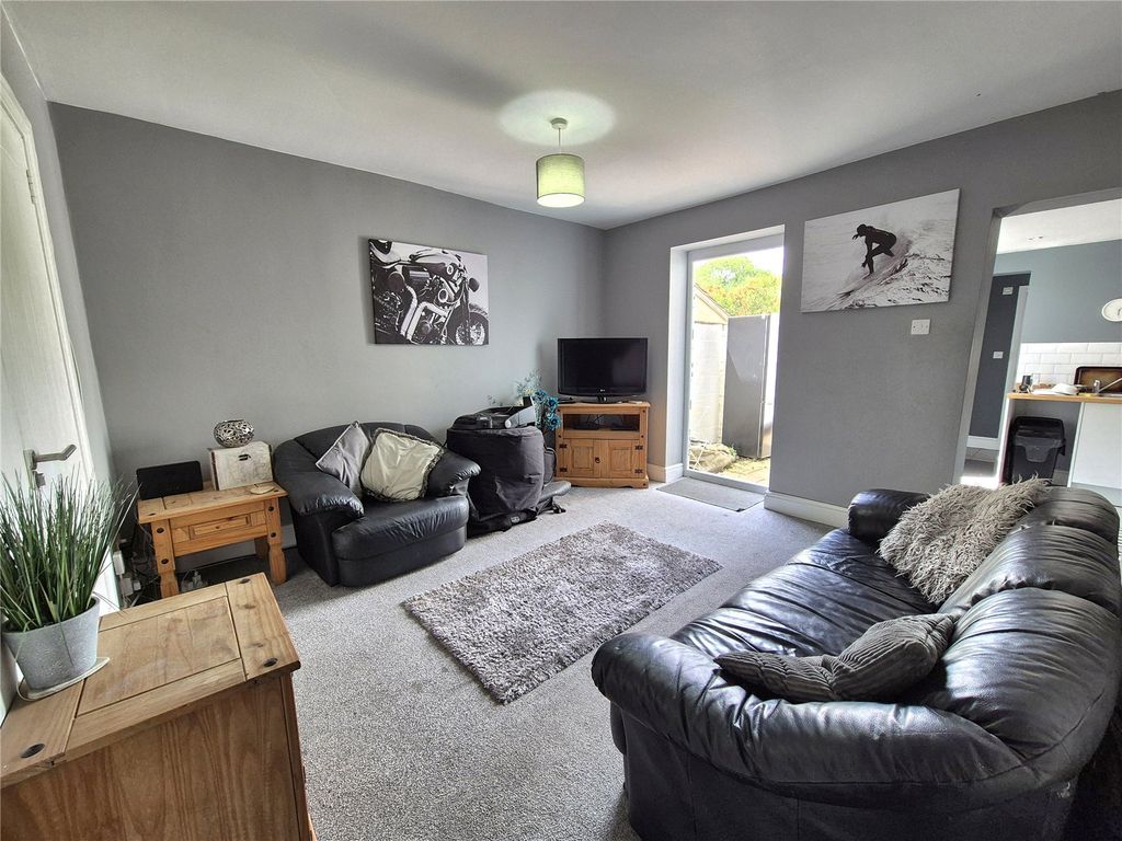 Property photo 2 of 10 Picture No. 12