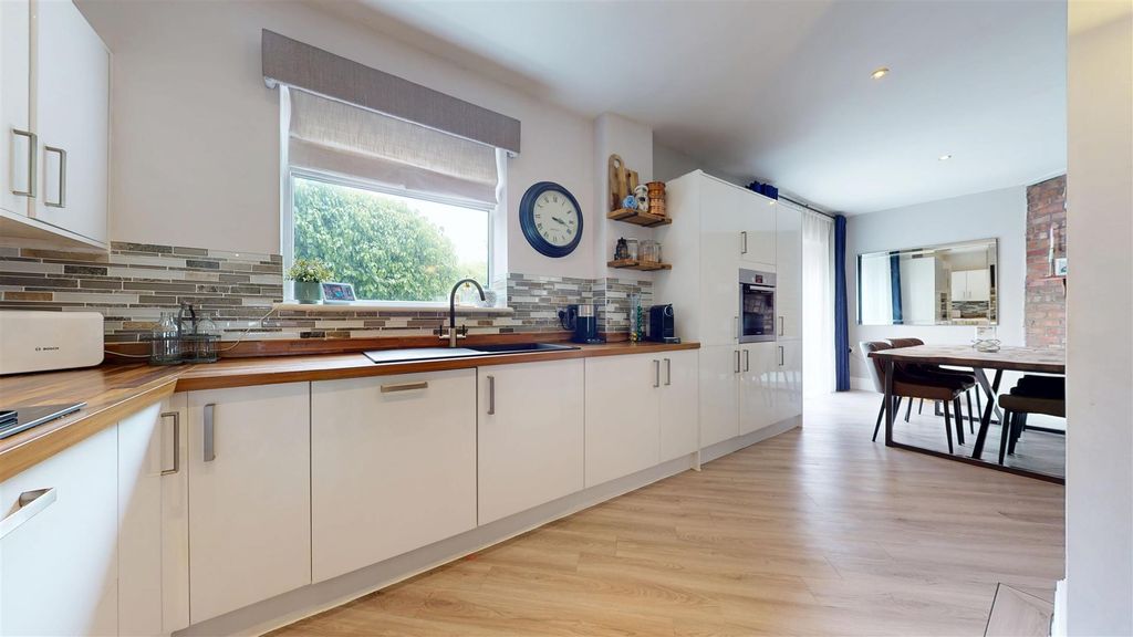 Property photo 3 of 25 St Georges Road Kitchen