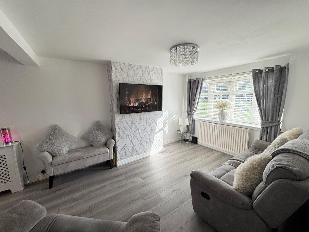 Property photo 2 of 11 Lounge