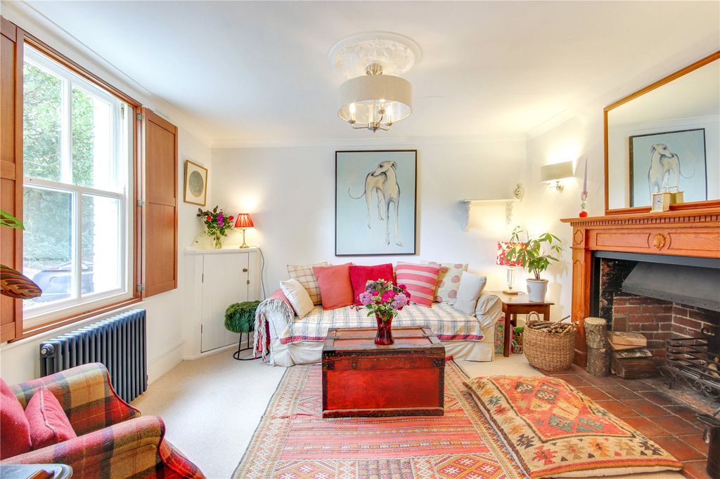 Property photo 2 of 19 Sitting Room