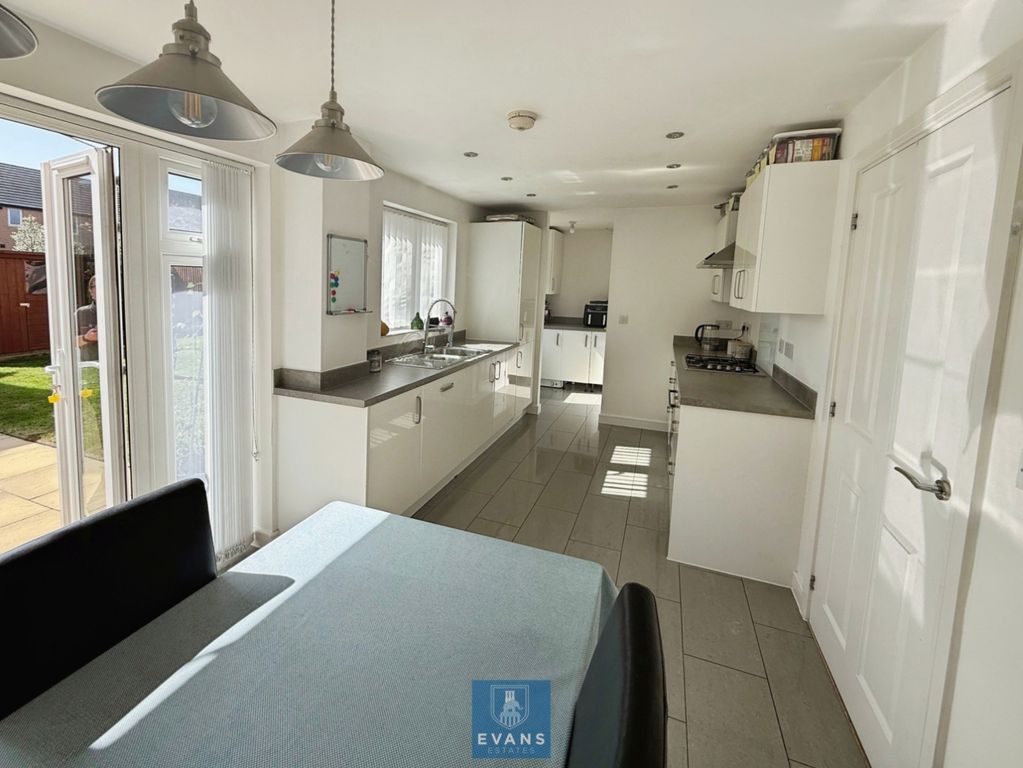 Property photo 2 of 17 Kitchen