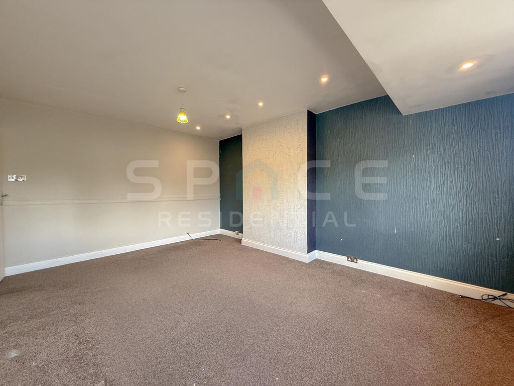 Property photo 3 of 12 Living Room