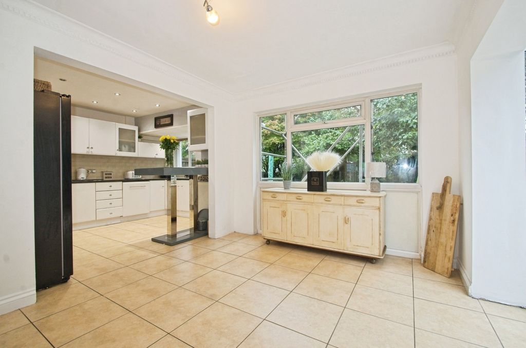 Property photo 3 of 17 Kitchen/Diner