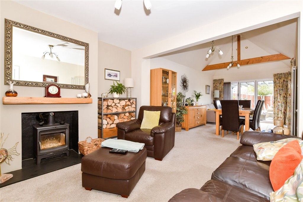 Property photo 2 of 11 Lounge