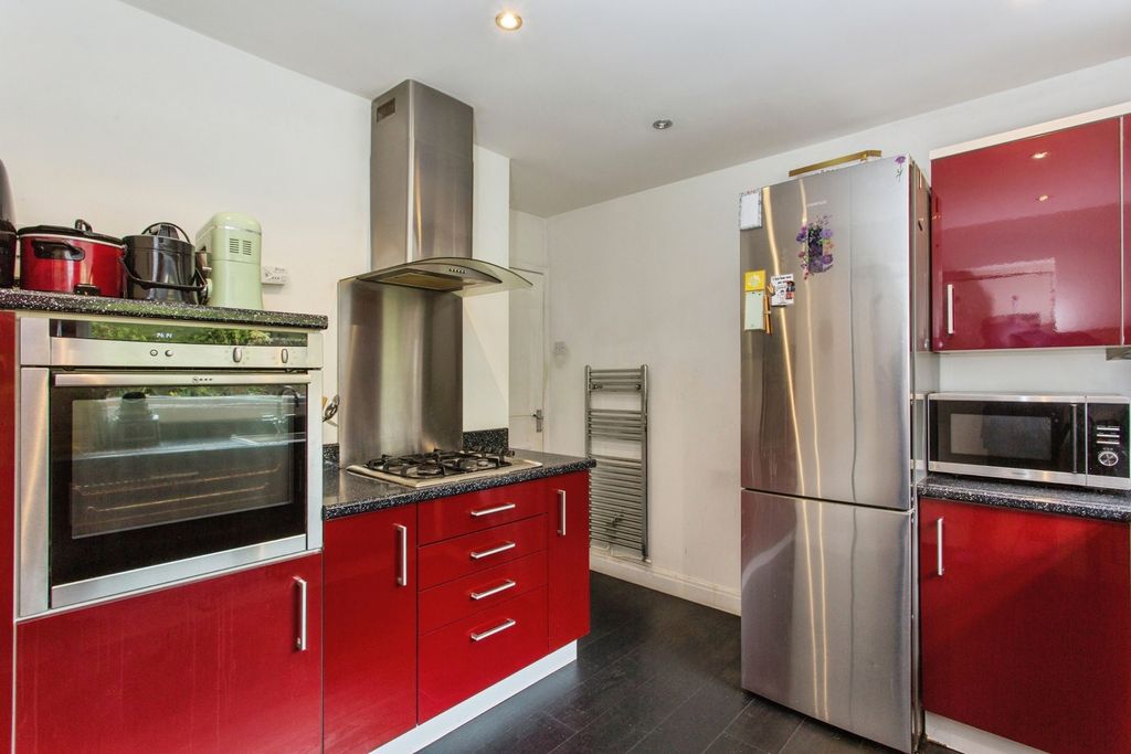 Property photo 3 of 22 Kitchen