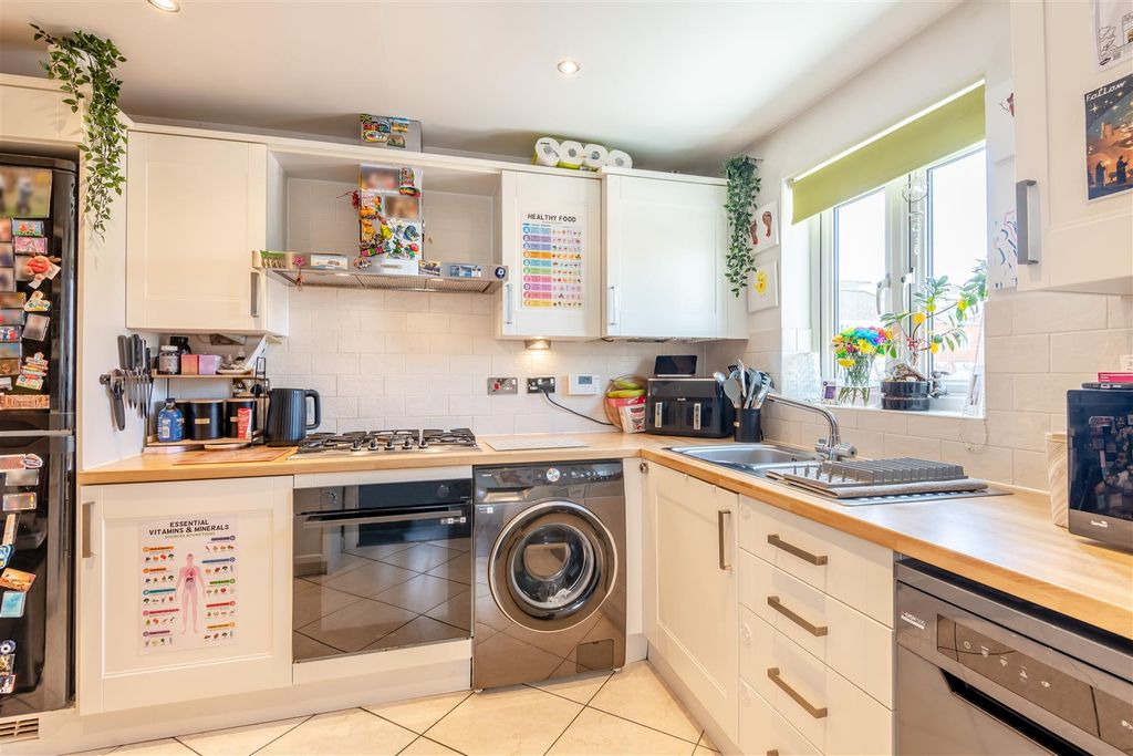 Property photo 3 of 18 8694519-Interior17.Jpg