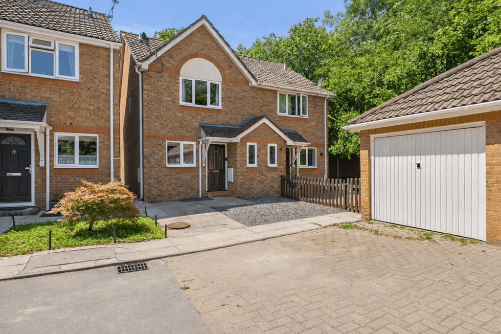 Property photo 1 of 11 3 Bedroom Semi Detached Family Home For Sale