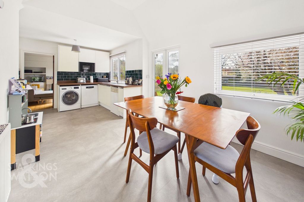 Property photo 3 of 24