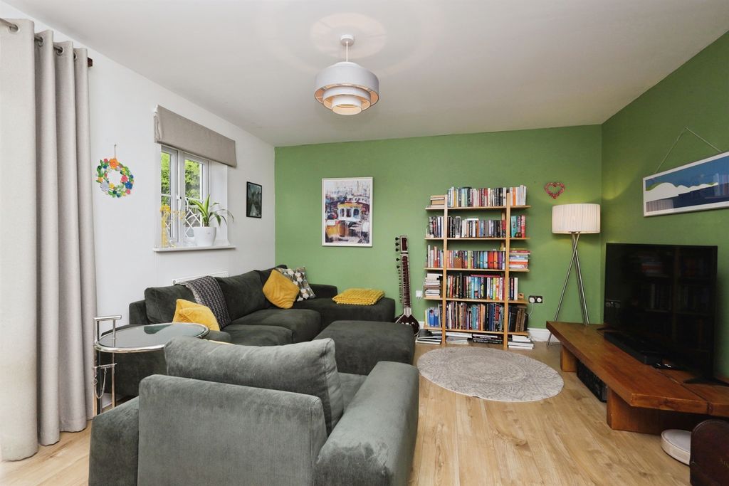 Property photo 3 of 12