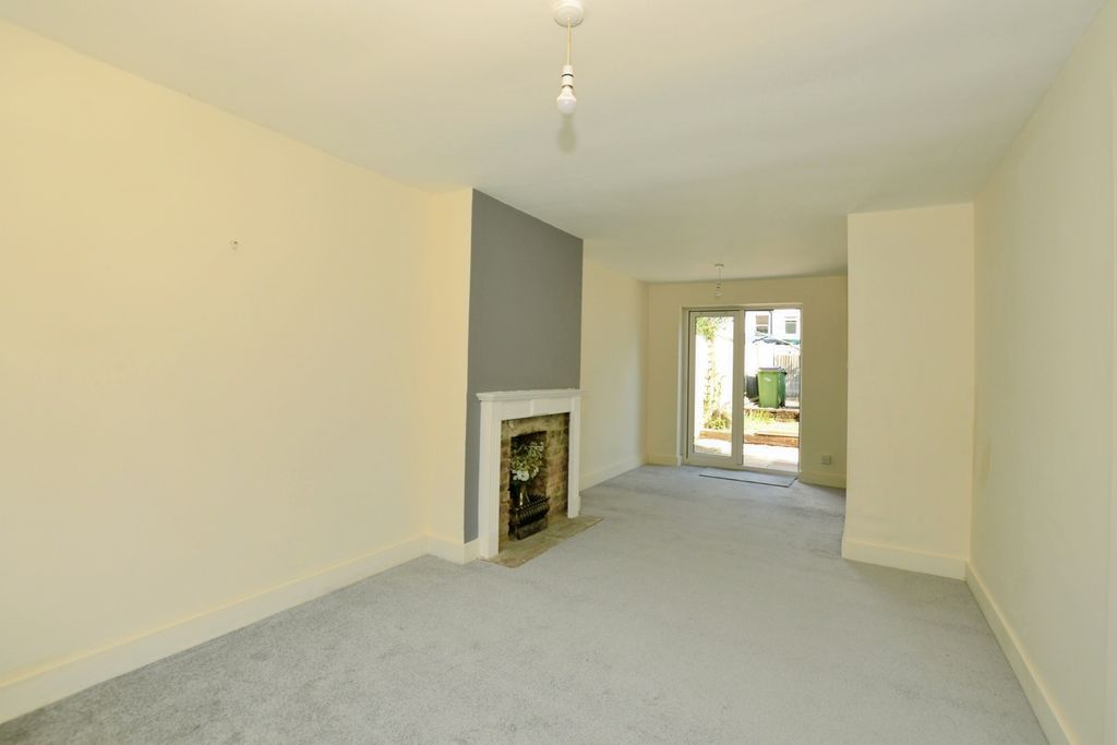 Property photo 3 of 18 Living Room