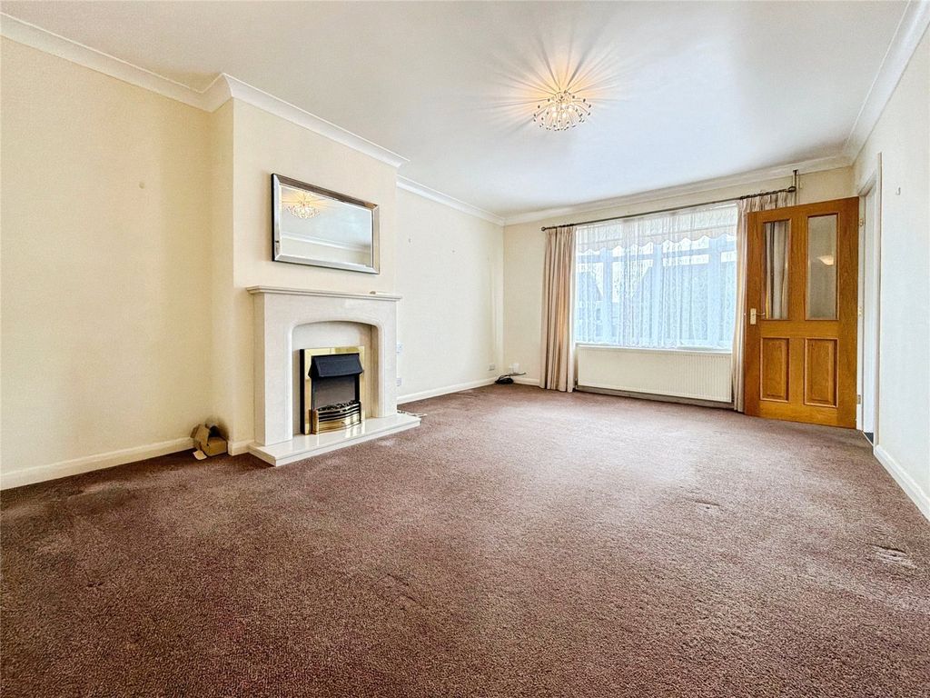Property photo 2 of 11 Lounge