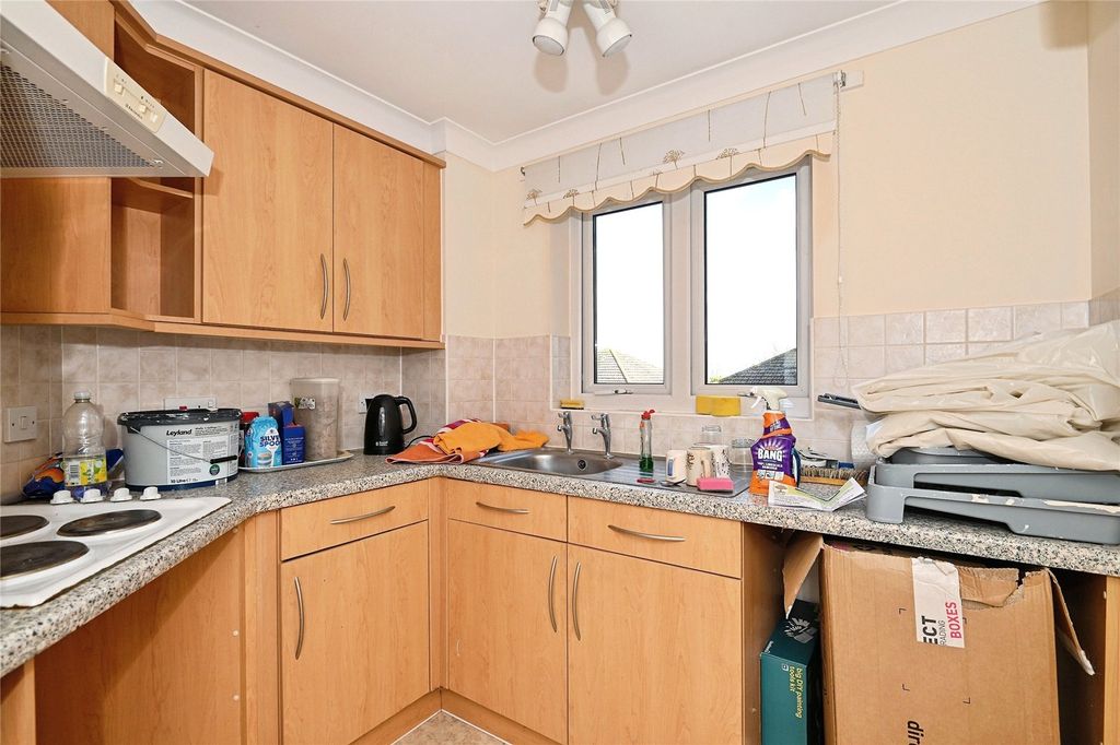 Property photo 3 of 11 Kitchen