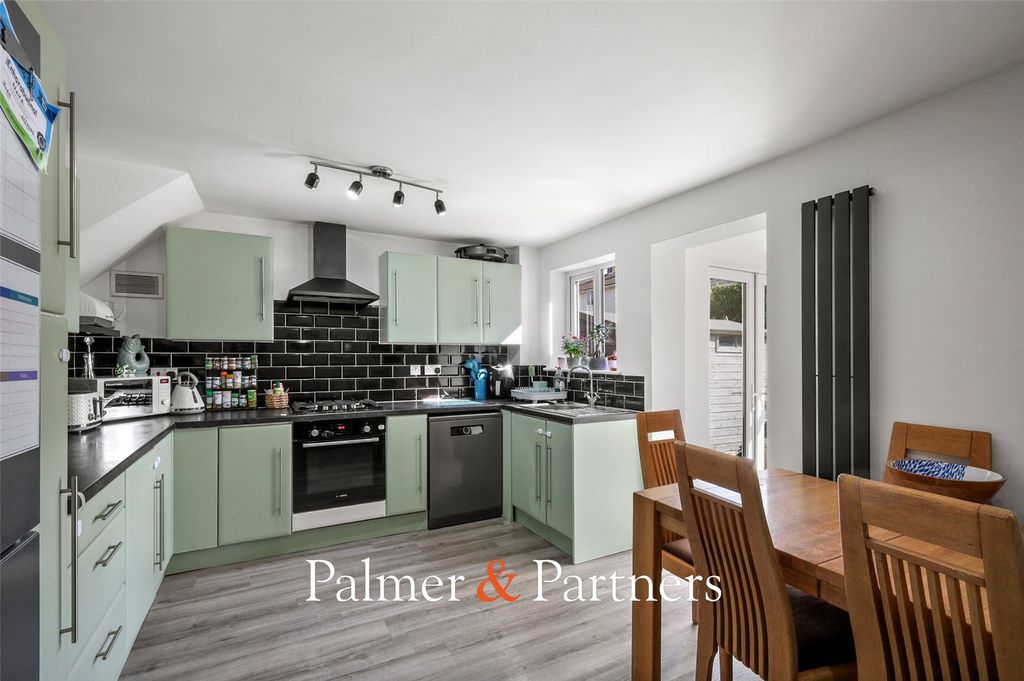 Property photo 2 of 18 Picture No. 20