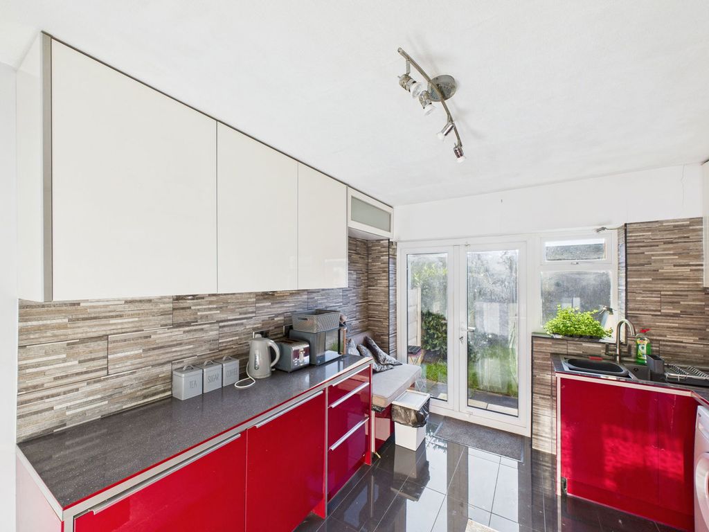 Property photo 3 of 27