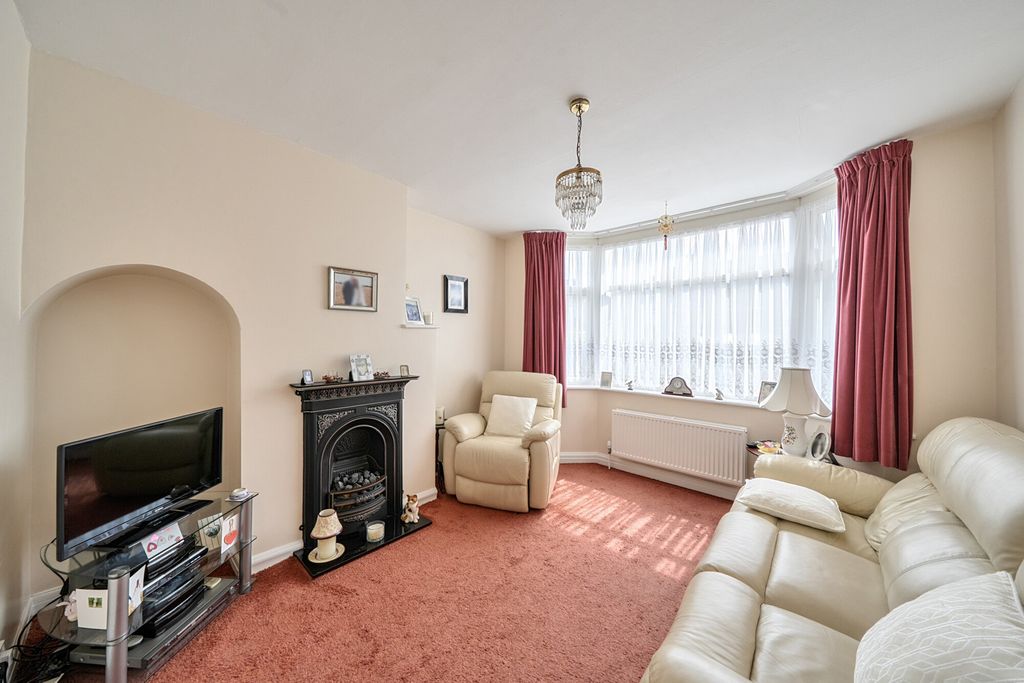 Property photo 2 of 15 1455397-7-69Fb392...
