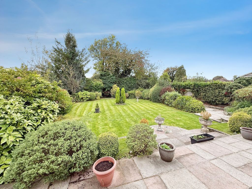 Property photo 2 of 19 Garden