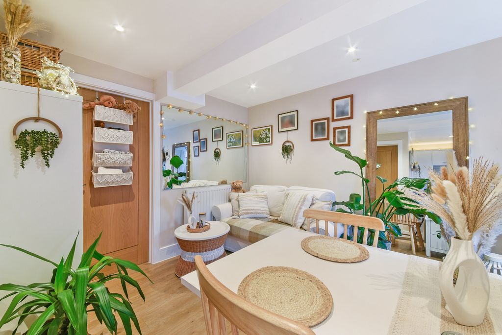 Property photo 1 of 8 Churchill Mews, 2, Flat 2- (4)