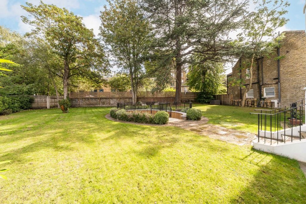 Property photo 3 of 18