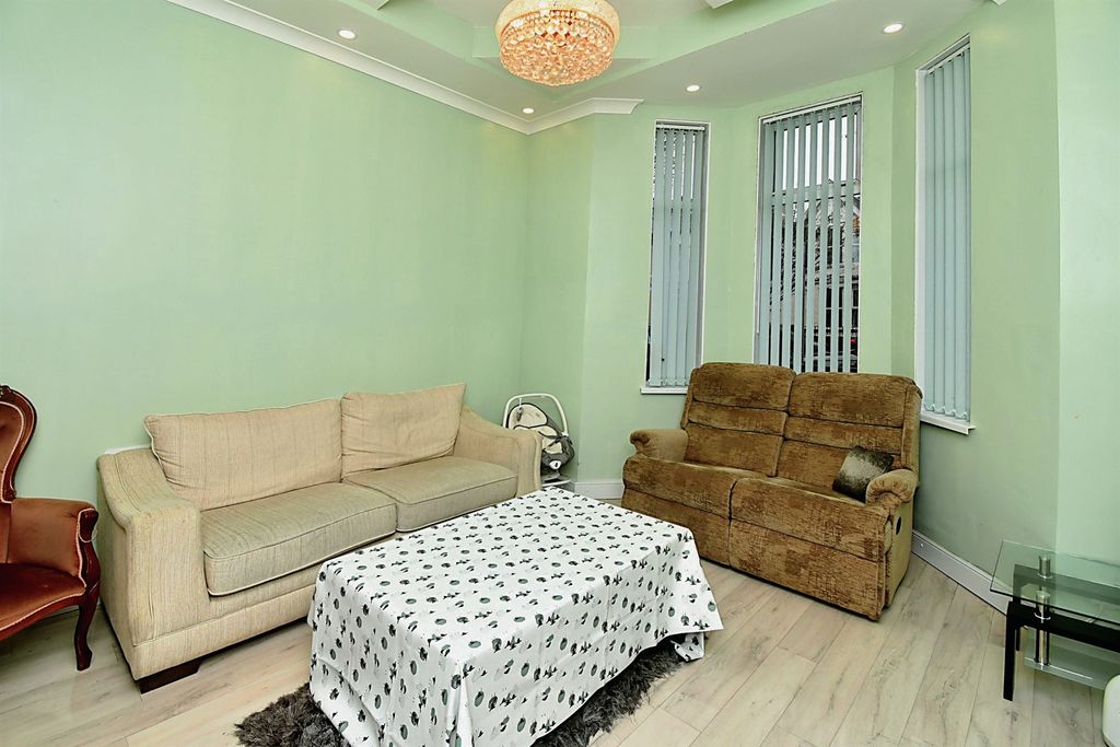 Property photo 2 of 12