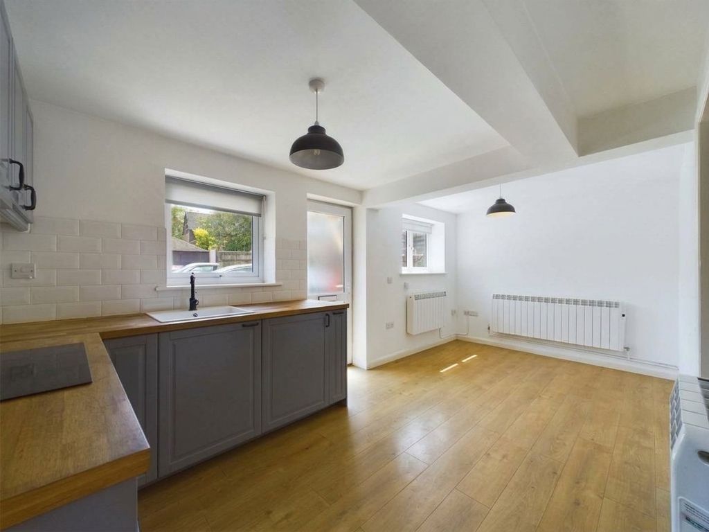 Property photo 2 of 6 Picture No. 09