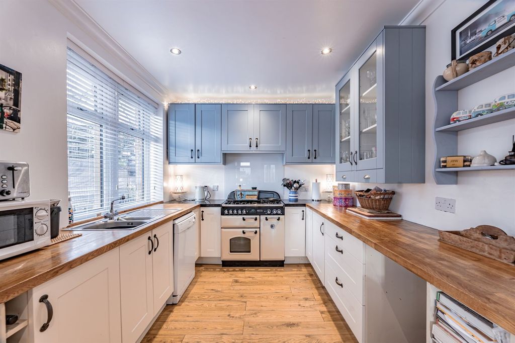 Additional image 4 of 4 bed detached house for saleBute Street, Glossop SK13
