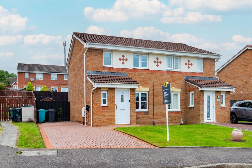 Property photo 1 of 18 External