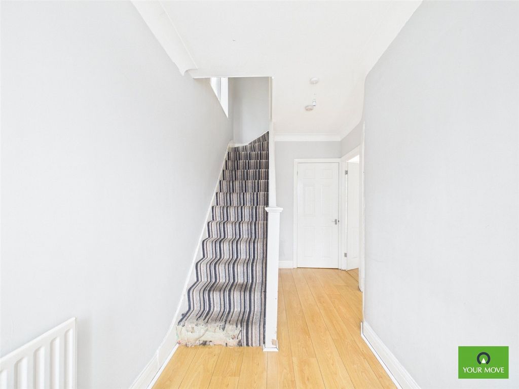 Property photo 2 of 9 Hallway
