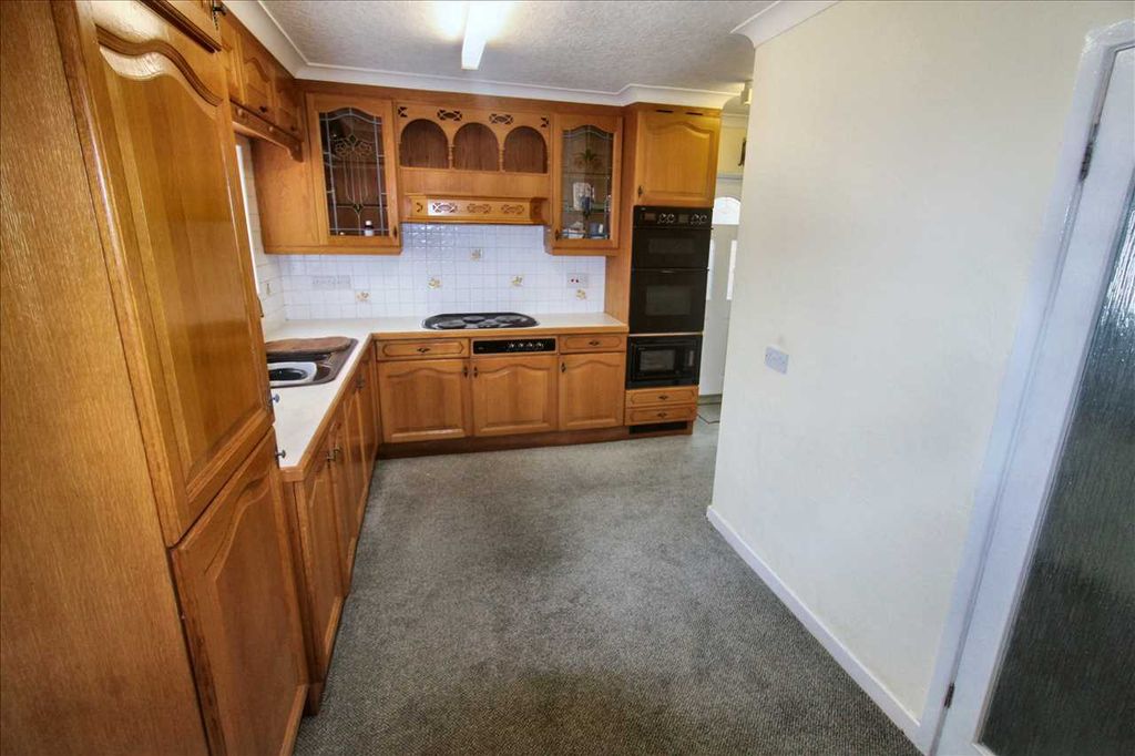 Property photo 2 of 17 Kitchen
