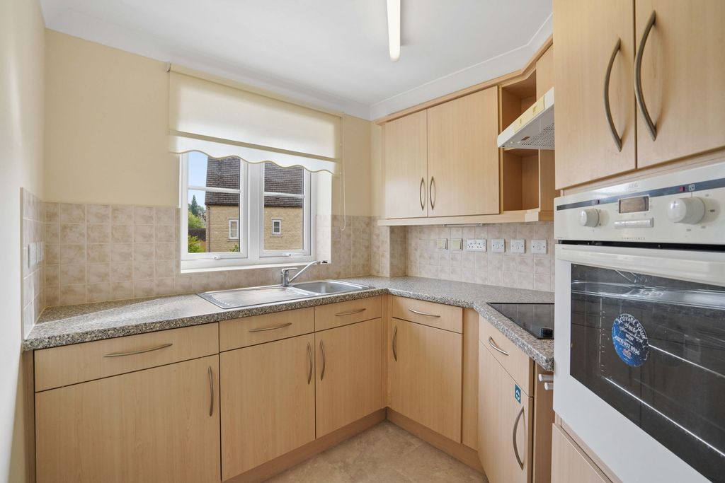 Property photo 2 of 10 Kitchen