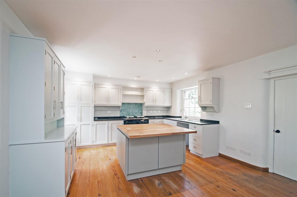 Property photo 3 of 10 Gardenerscotage09.Jpg