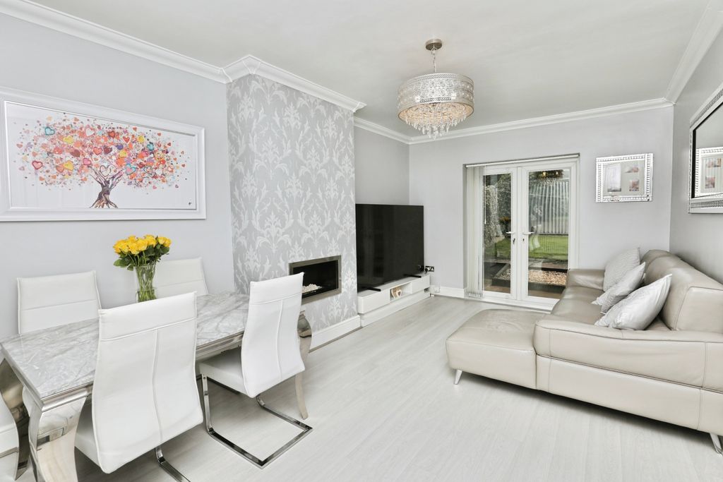 Property photo 2 of 17 Lounge/Dining Room