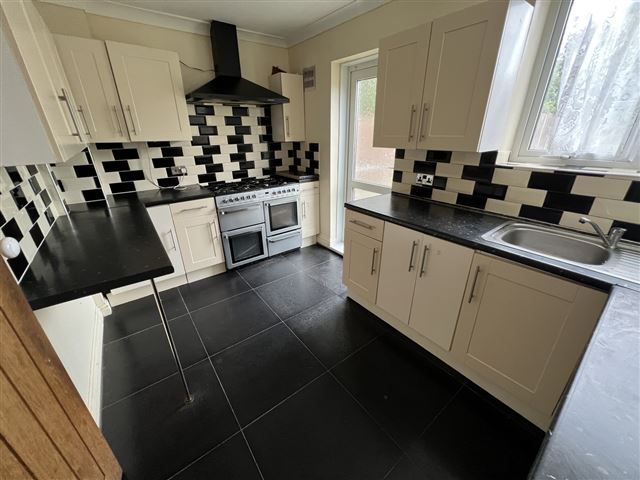 Property photo 2 of 14 Kitchen