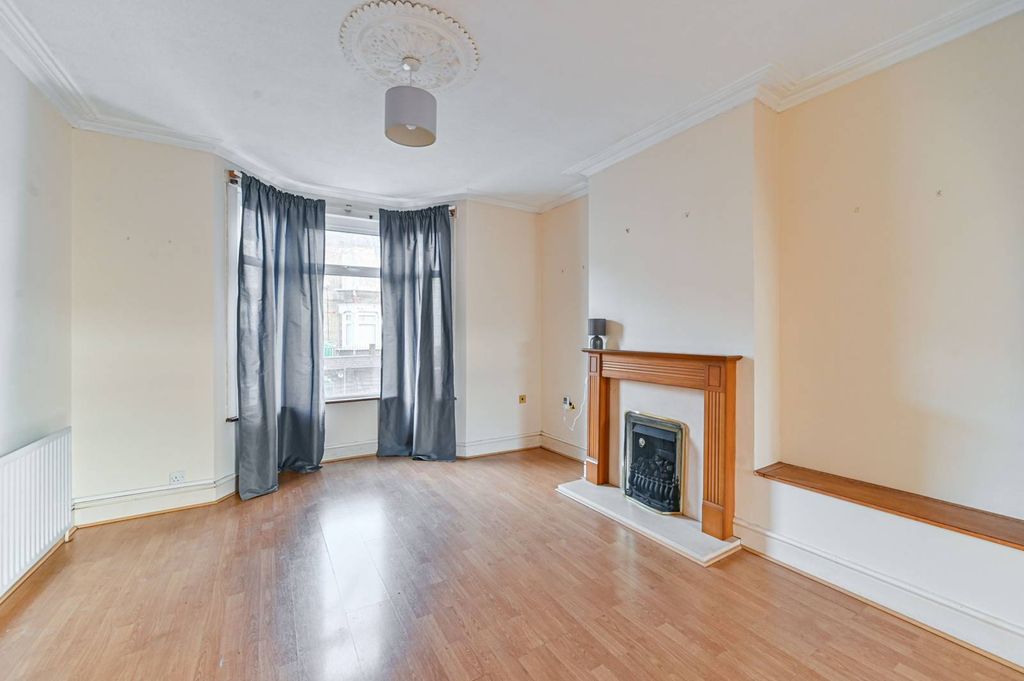 Property photo 3 of 24