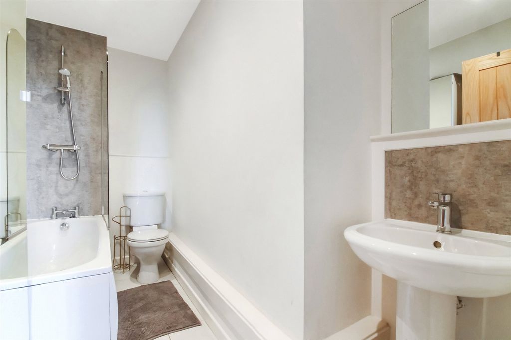 Property photo 3 of 19 Picture No. 18