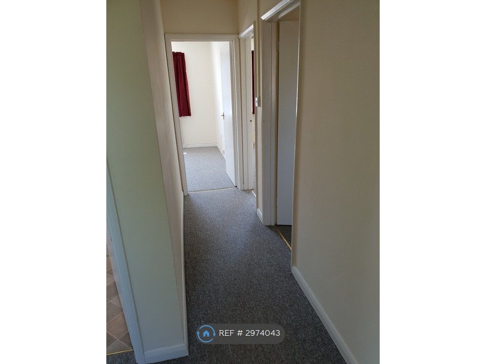 Property photo 2 of 12 Hallway