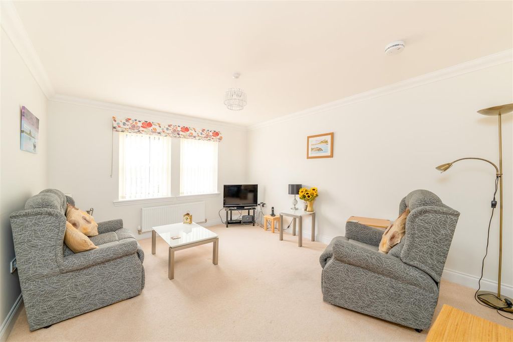 Property photo 2 of 15 36_Dunglass_Road-03.Jpg