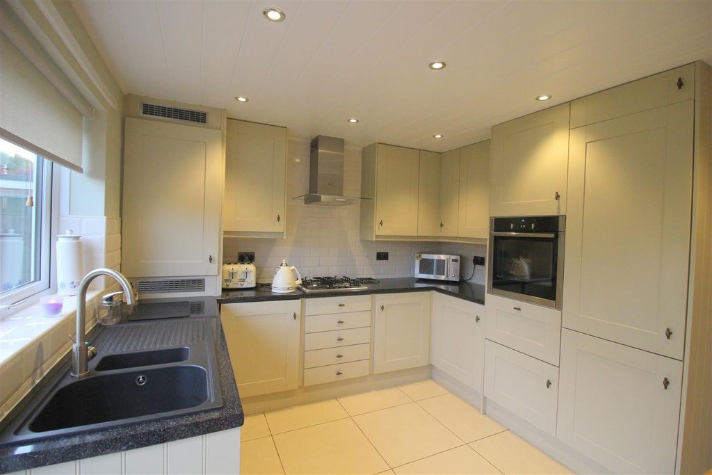 Property photo 3 of 10 Kitchen/Diner