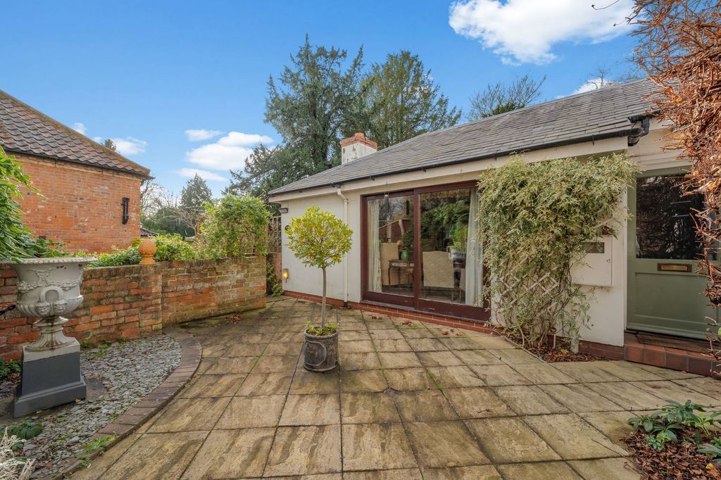 Property photo 3 of 27