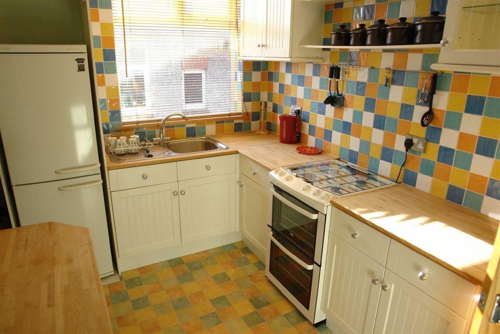 Property photo 3 of 7 Kitchen