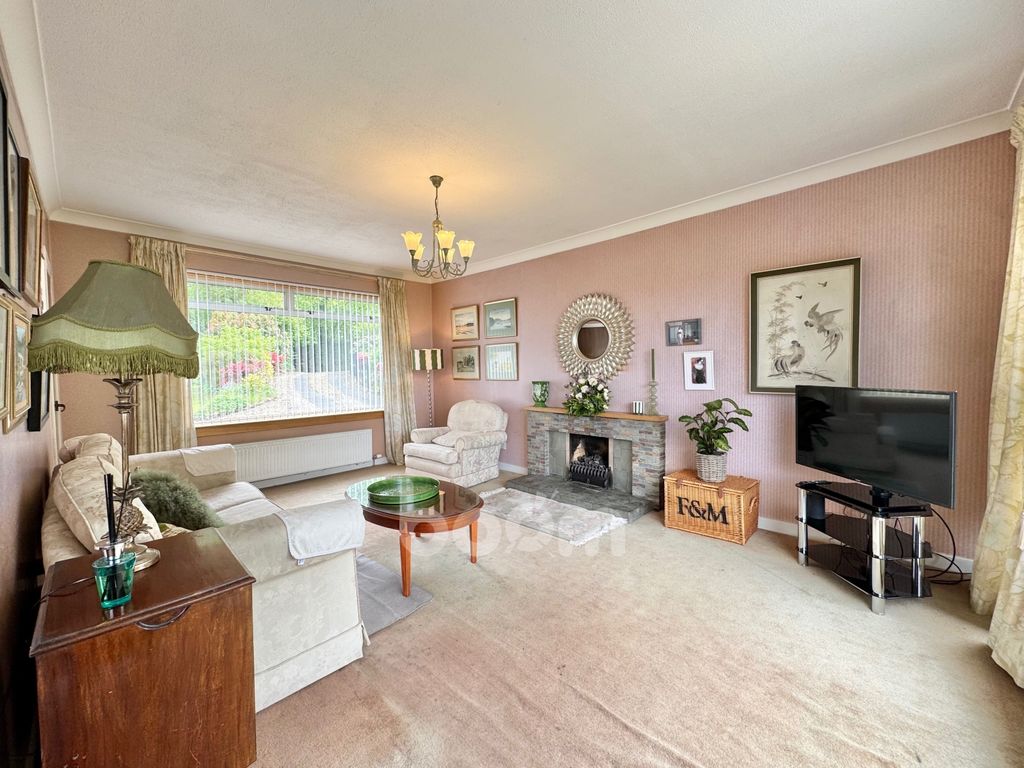 Property photo 2 of 30 Courthill Street, Dalry Lounge